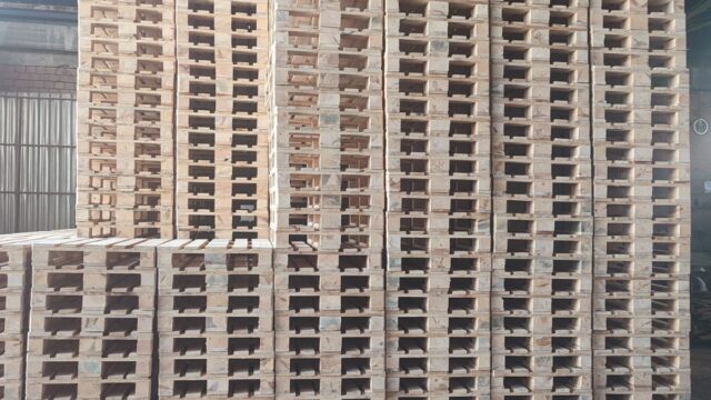 pallets-0555450341-wooden-2