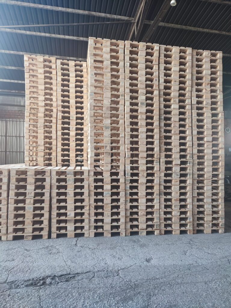 pallets-0555450341-wooden-2