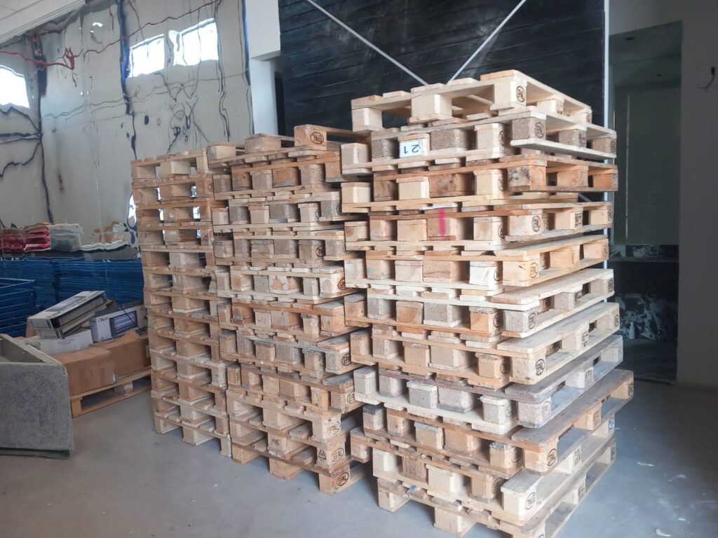 pallets-0555450341-wooden-4