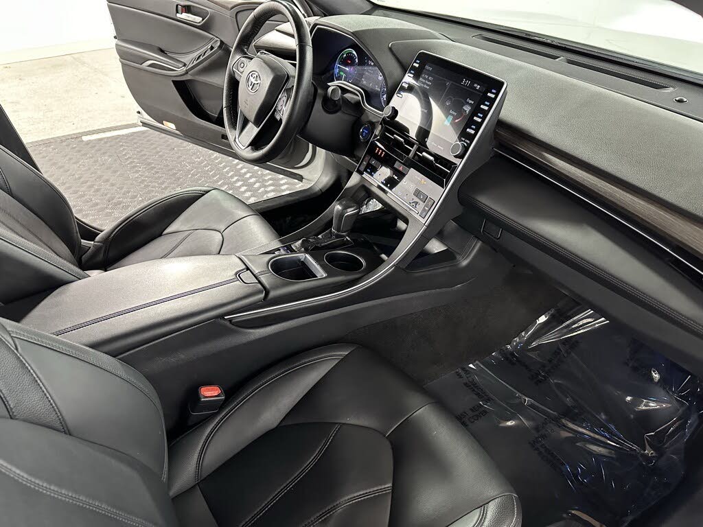 2021 Toyota Avalon Hybrid XLE FWD WhatsApp(+971586375226)