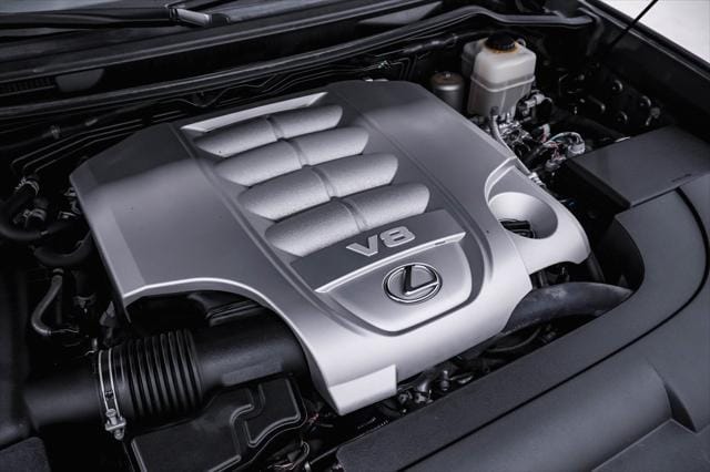 2016-Lexus-LX-570-Base-E