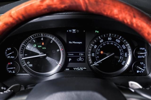 2016-Lexus-LX-570-Base-int